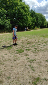 Man doing farm walks with two kettlebells of 20 kg